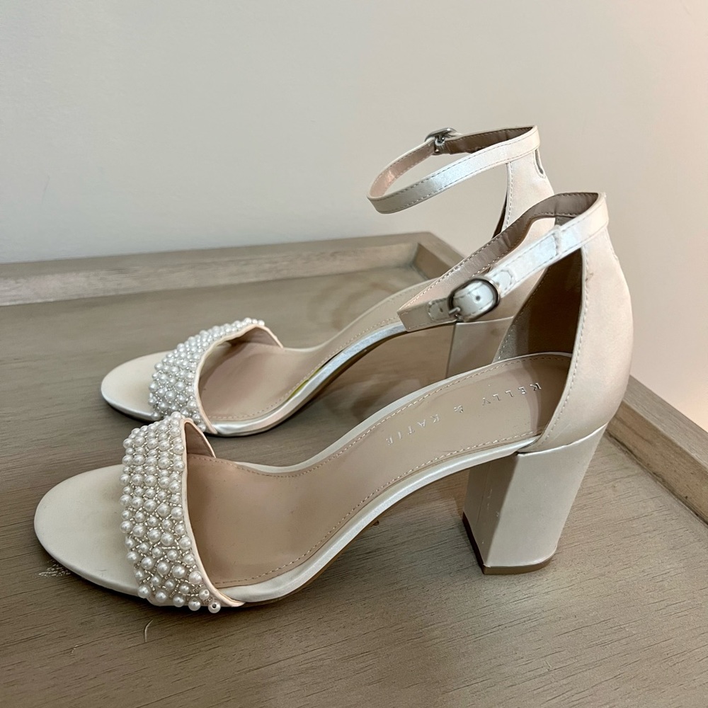 Katie and Kelly Hildie Pump